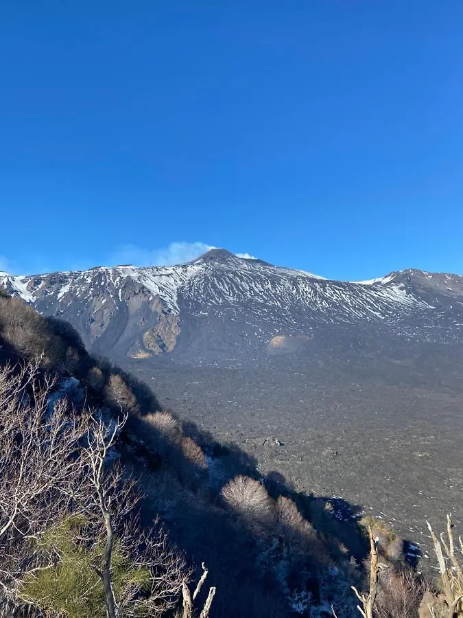 Mandorlo dell'Etna, Casa Siciliana Villa Piedimonte Etneo 0*,  Italia