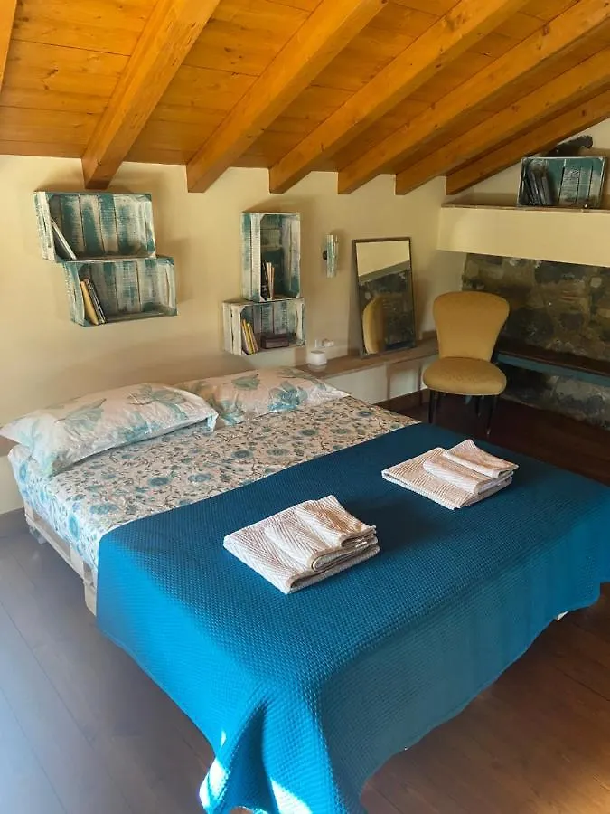 Mandorlo dell'Etna, Casa Siciliana Villa Piedimonte Etneo 0*,  Italia