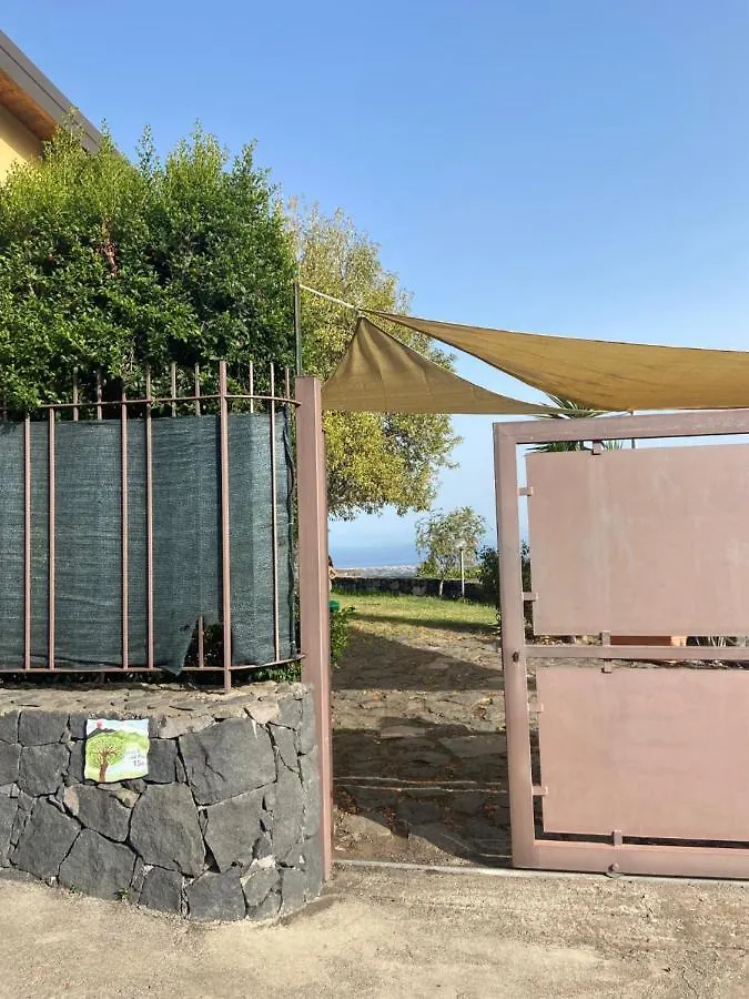 Mandorlo dell'Etna, Casa Siciliana Villa Piedimonte Etneo