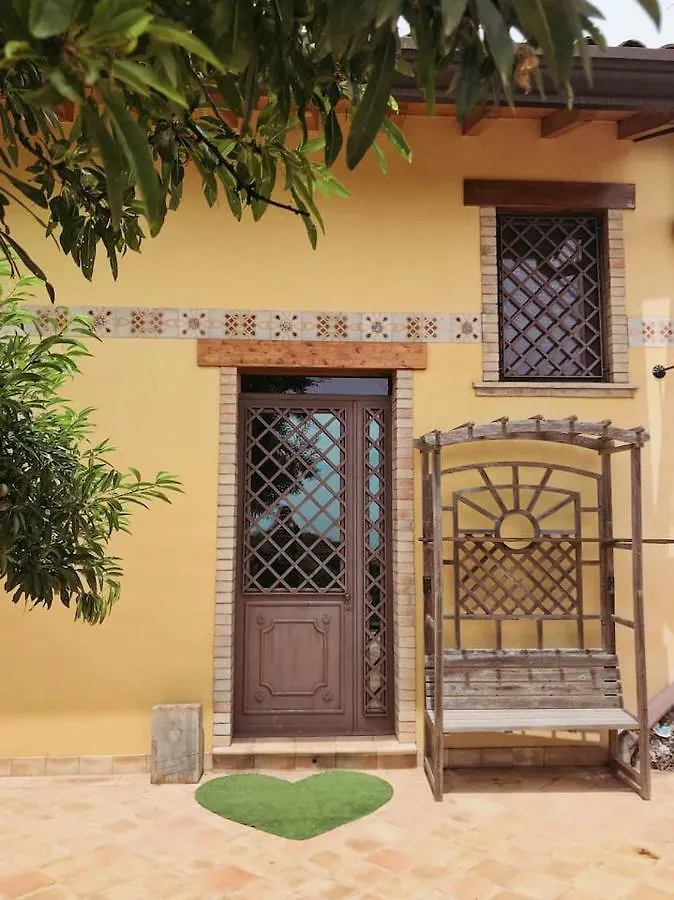 Mandorlo dell'Etna, Casa Siciliana Villa Piedimonte Etneo