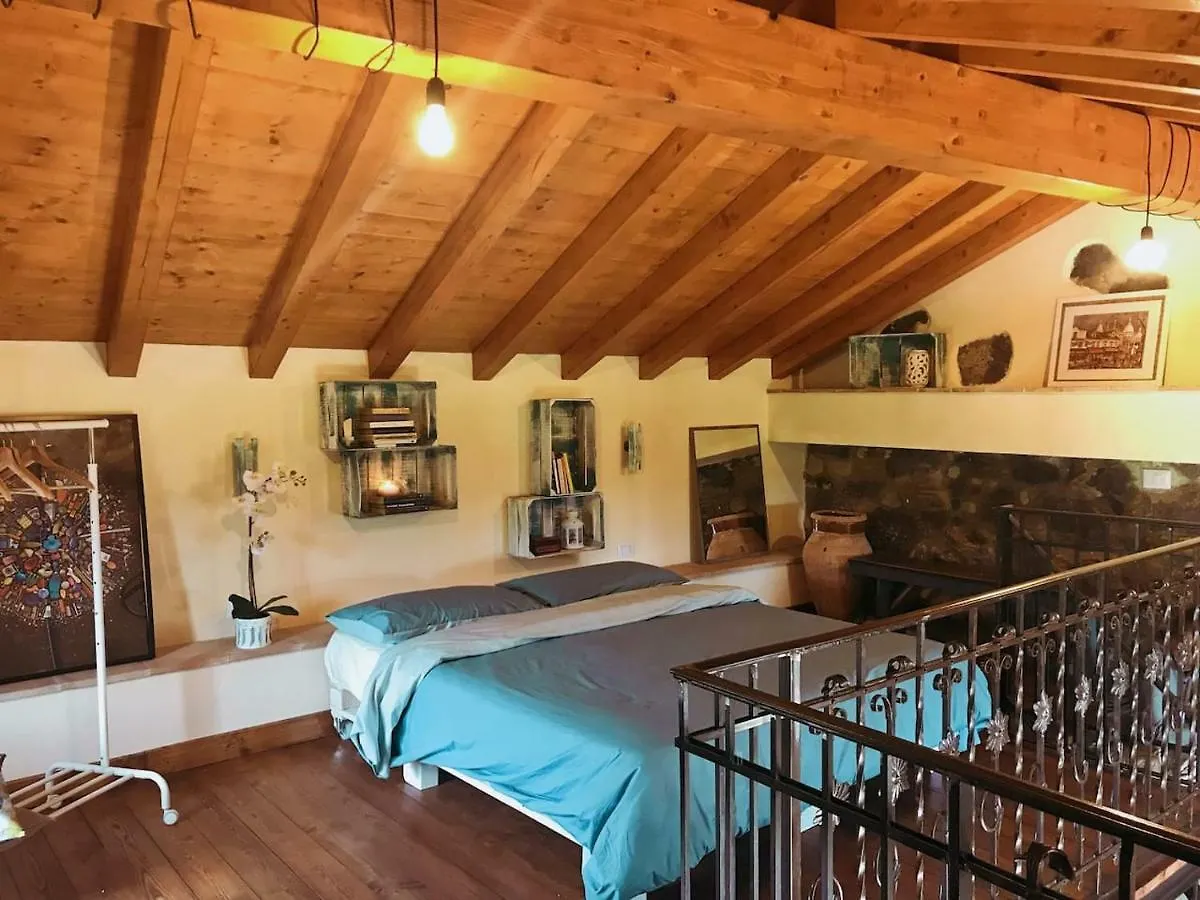 Mandorlo dell'Etna, Casa Siciliana Villa Piedimonte Etneo 0*,  Italia